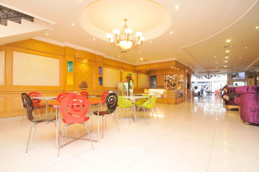 Hotel Maricaya Makassar Exterior photo
