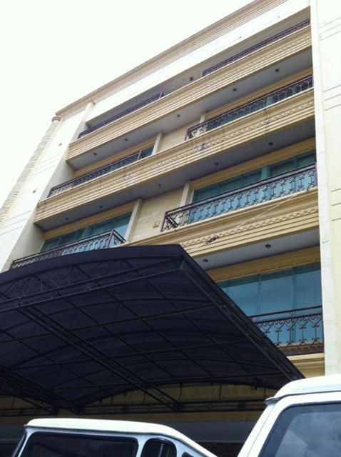 Hotel Maricaya Makassar Exterior photo