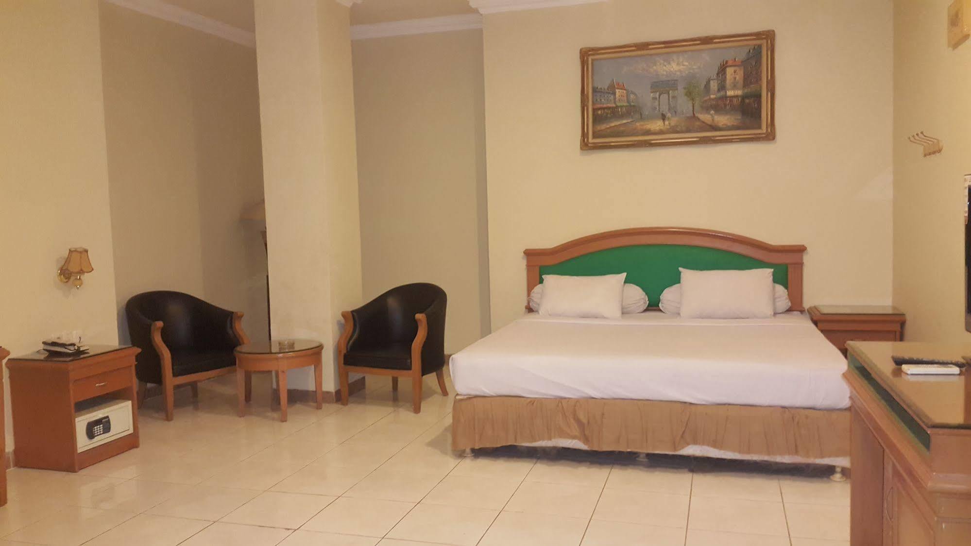 Hotel Maricaya Makassar Exterior photo