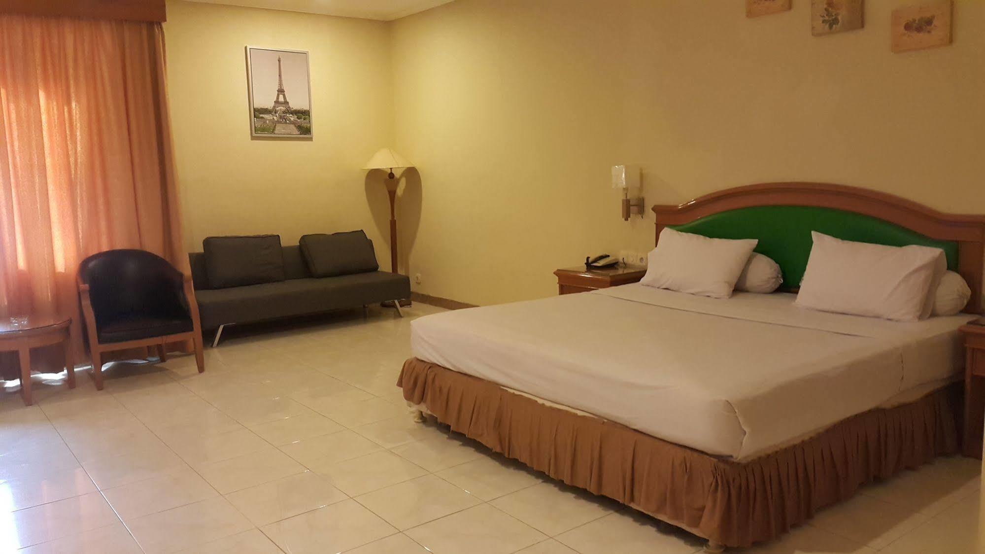 Hotel Maricaya Makassar Exterior photo