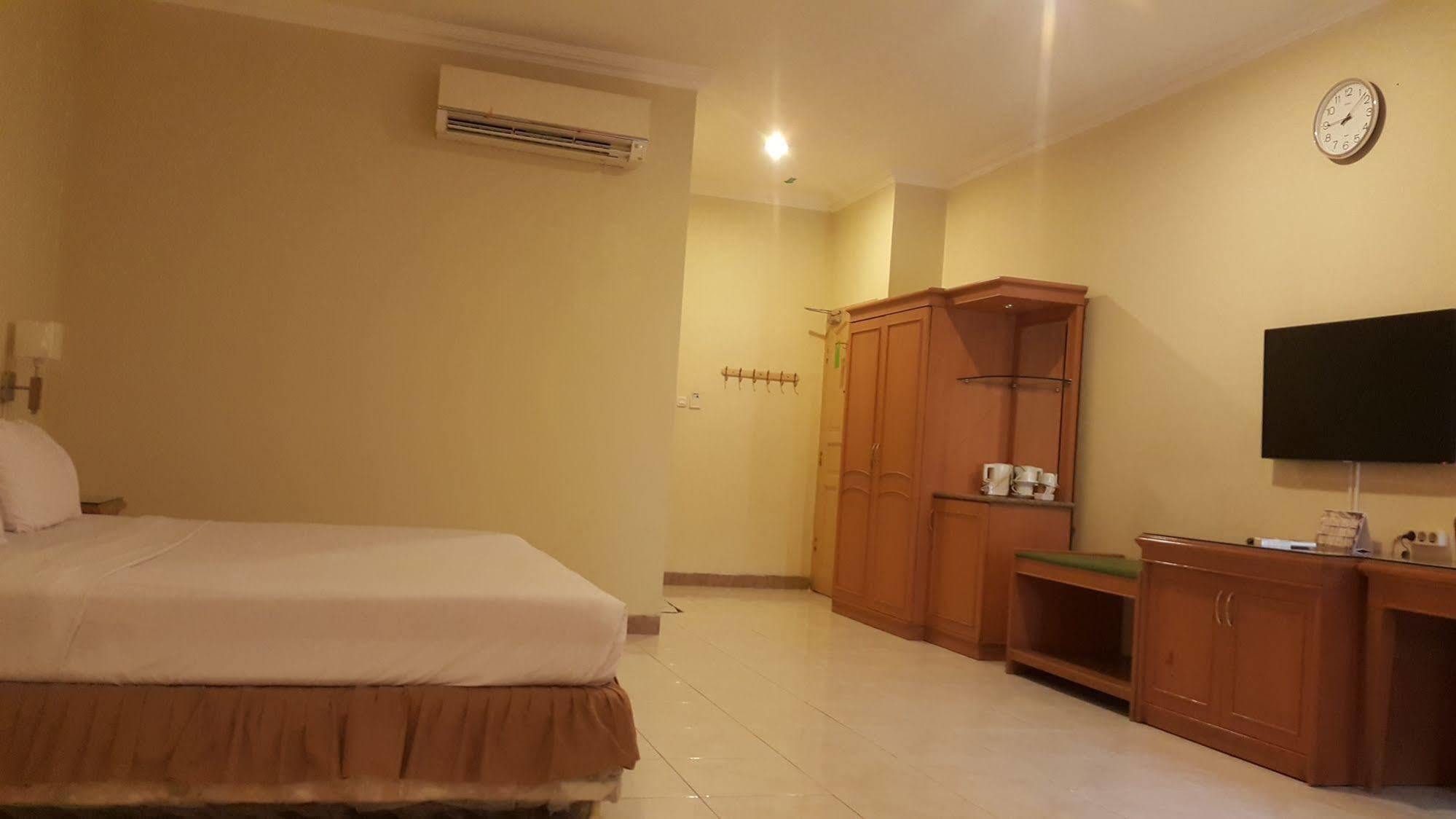 Hotel Maricaya Makassar Exterior photo