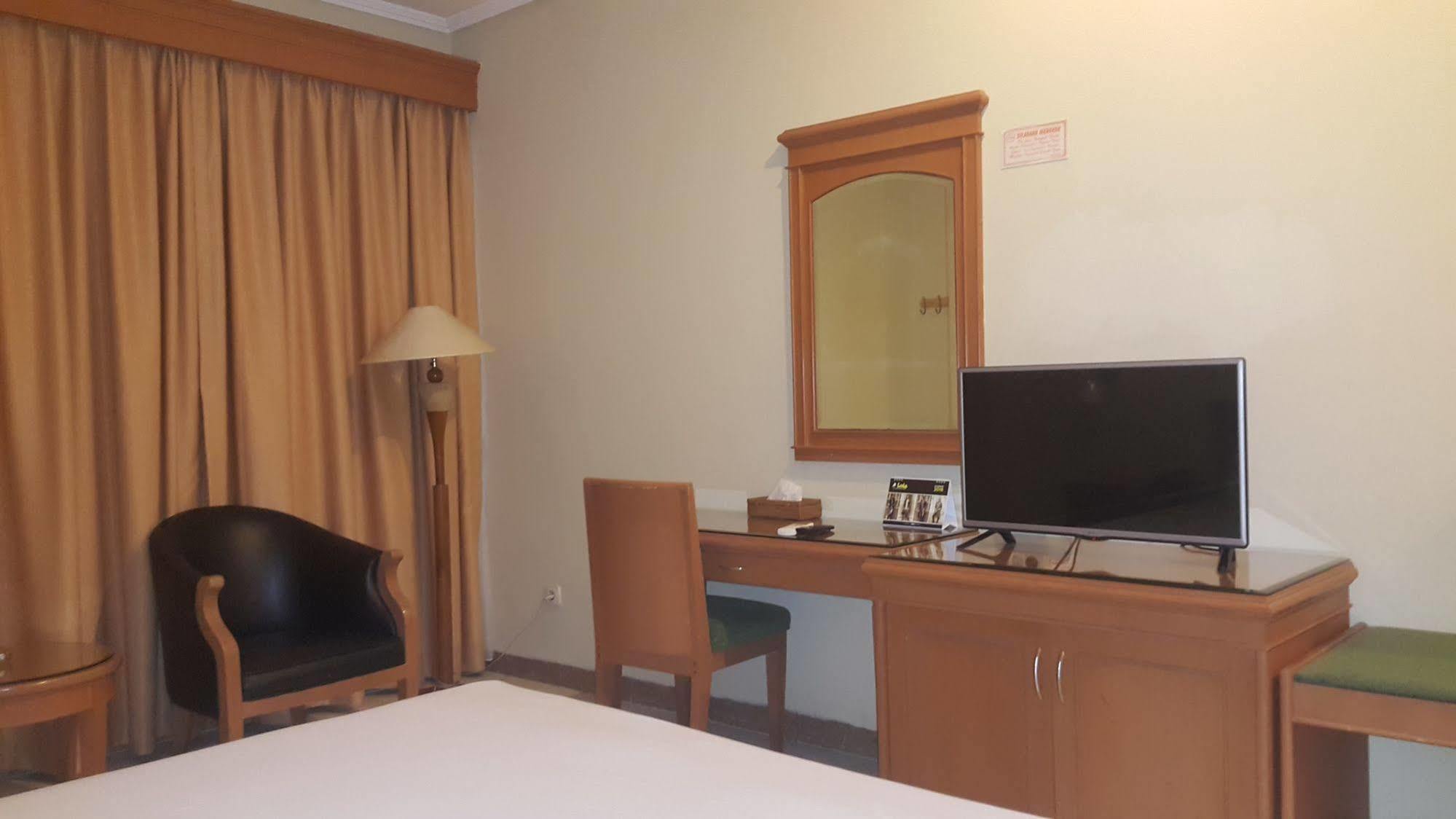 Hotel Maricaya Makassar Exterior photo